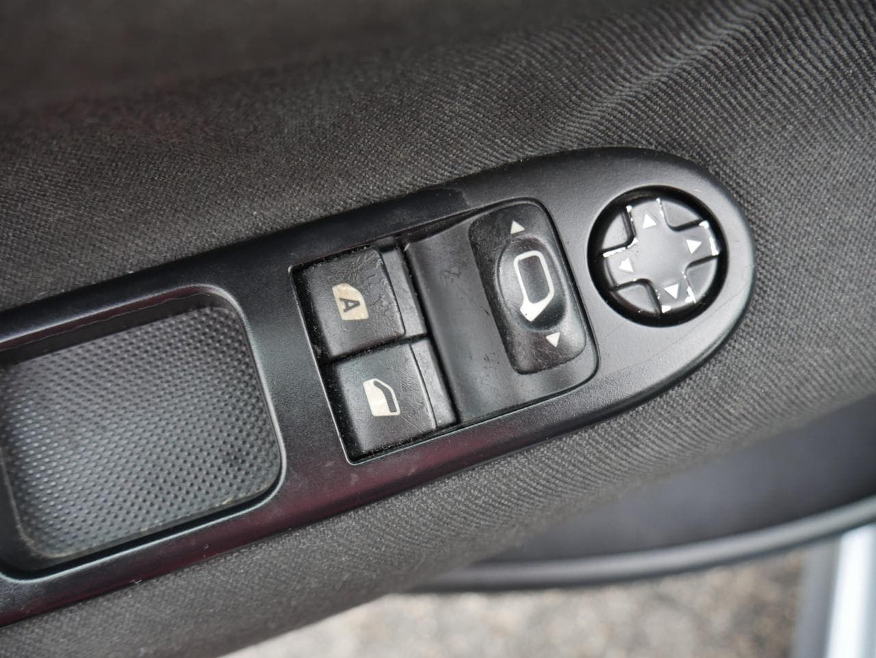 2010 Peugeot 207 - 9