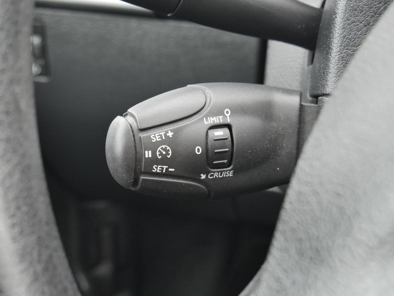 2010 Peugeot 207 - 10