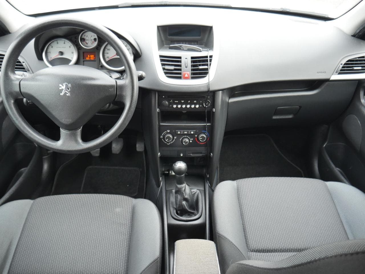 2010 Peugeot 207 - 8