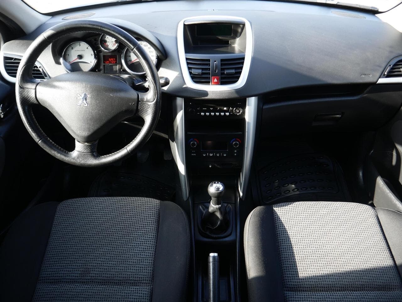 2010 Peugeot 207 - 8