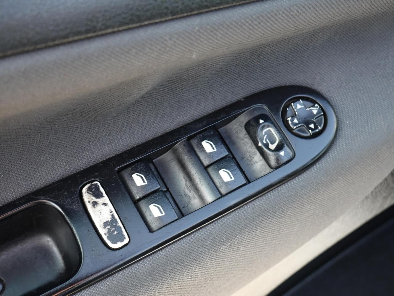 2010 Peugeot 207 - 16