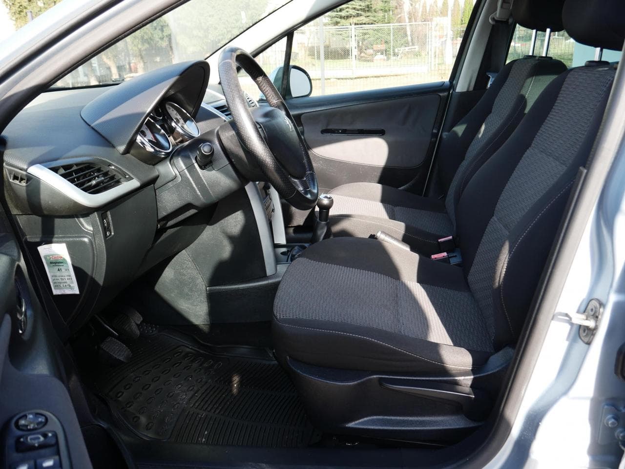 2010 Peugeot 207 - 9