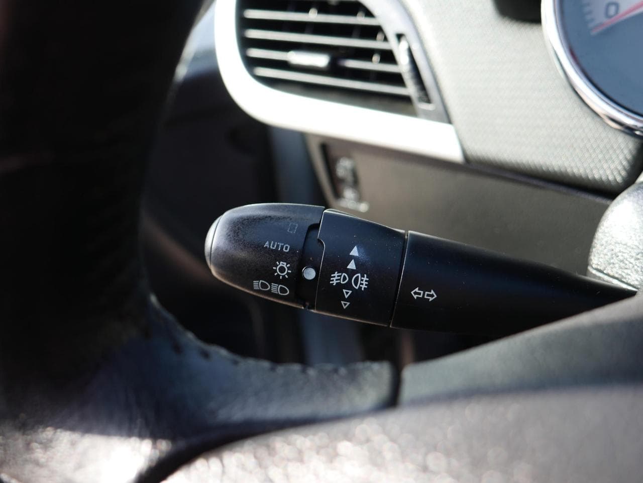 2010 Peugeot 207 - 15