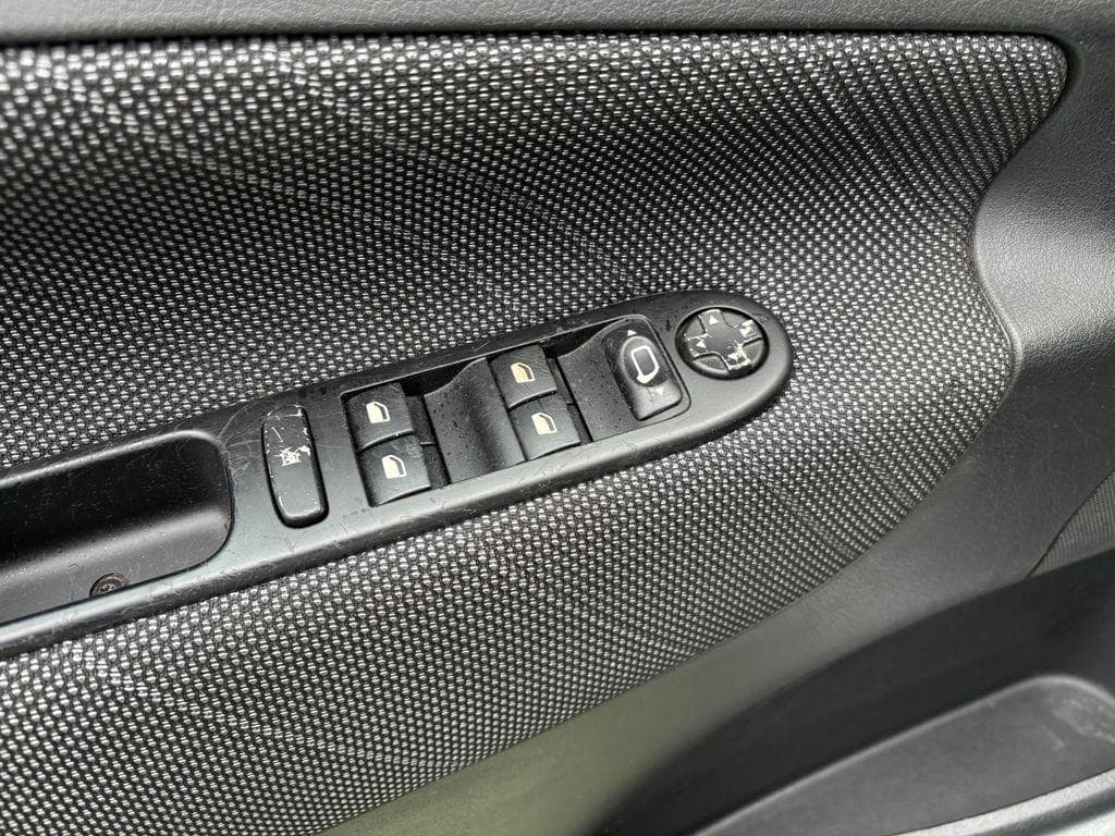 2008 Peugeot 207 - 13