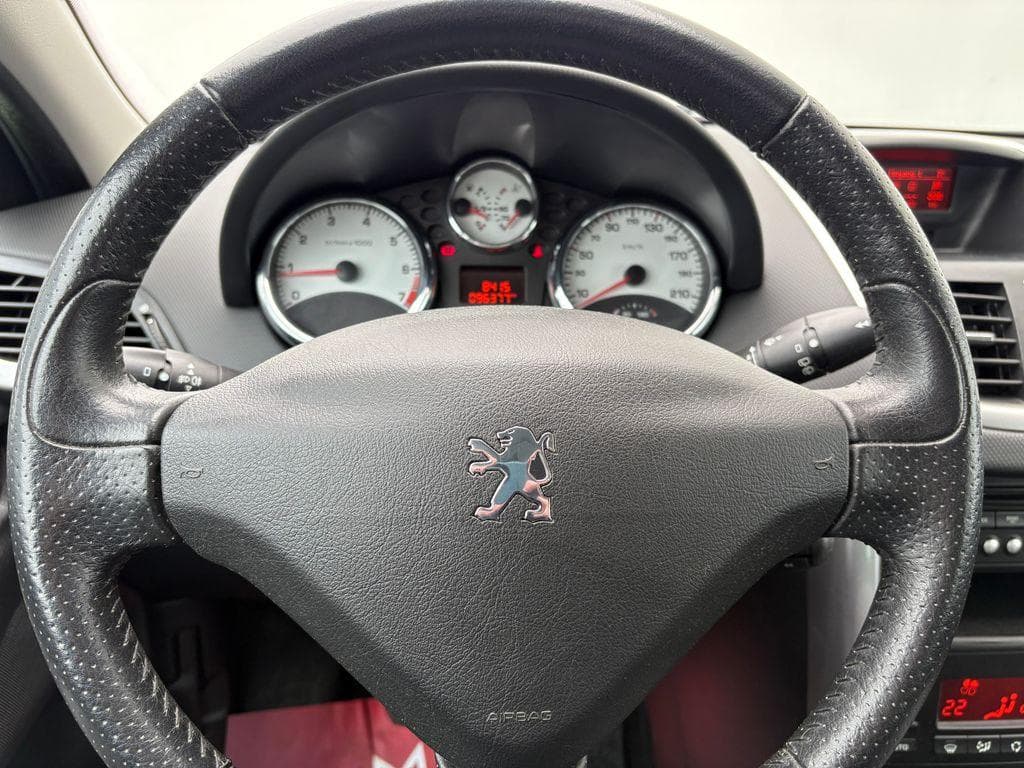 2008 Peugeot 207 - 8