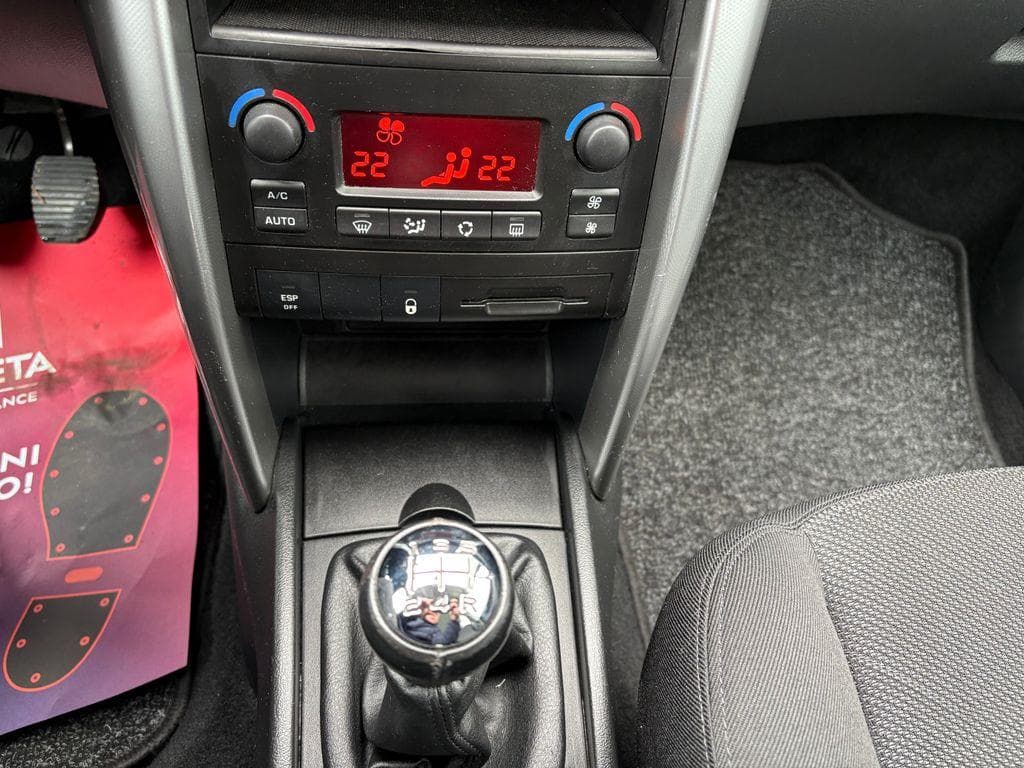 2008 Peugeot 207 - 11