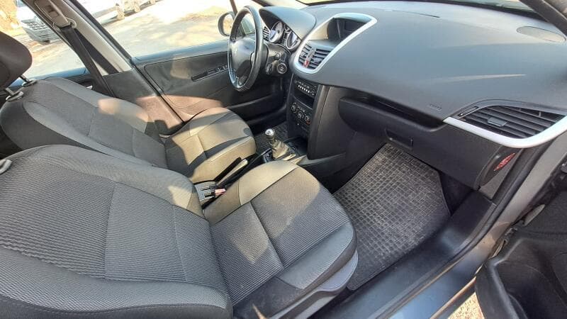 2010 Peugeot 207 - 7