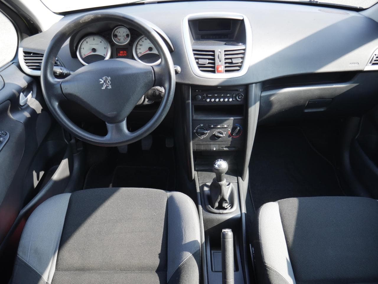 2008 Peugeot 207 - 8
