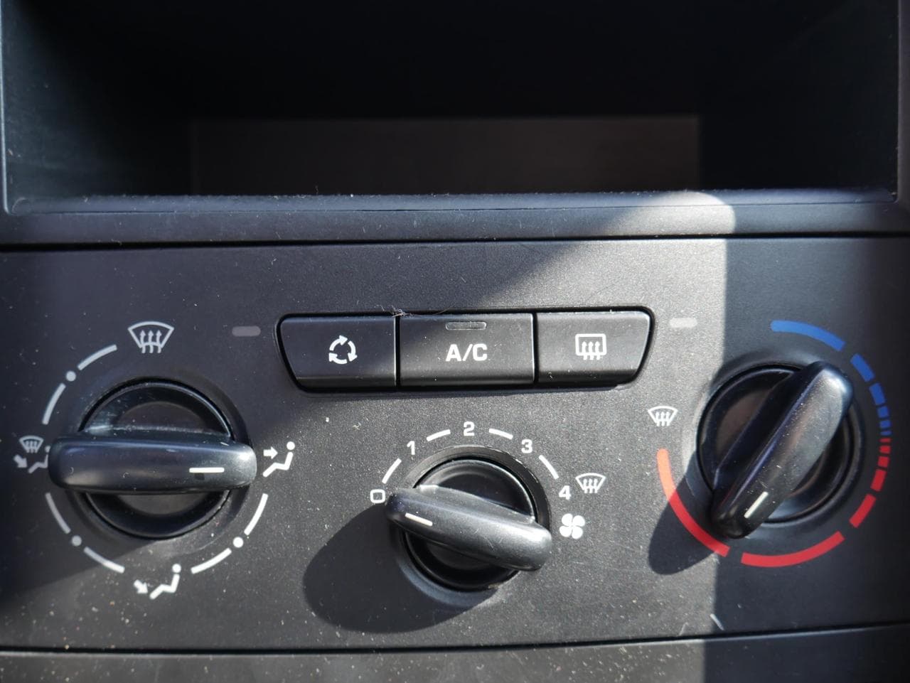 2008 Peugeot 207 - 13
