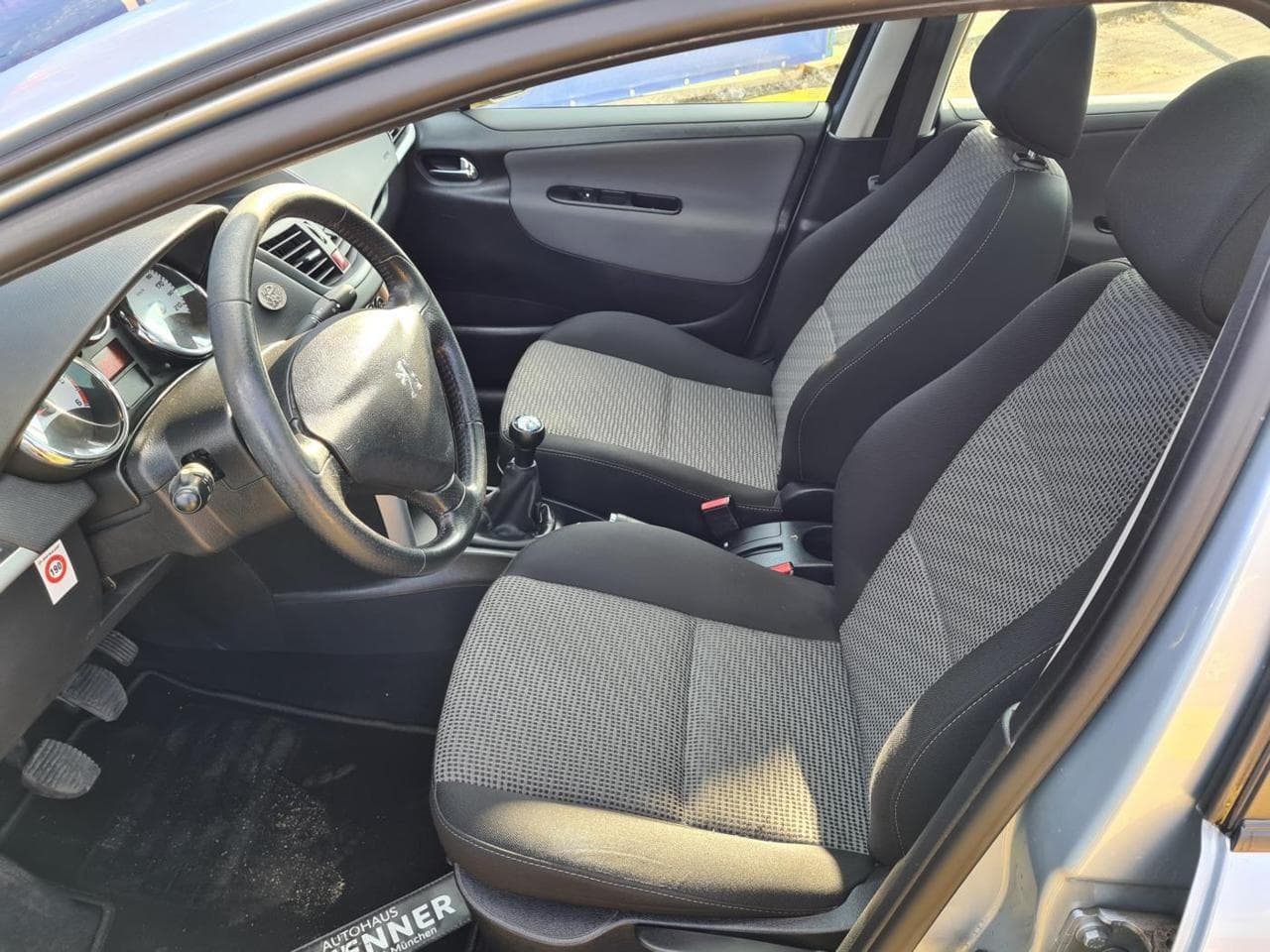 2010 Peugeot 207 - 7