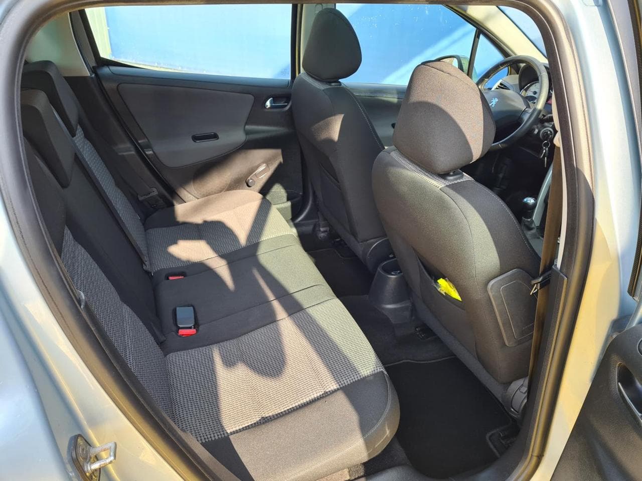 2010 Peugeot 207 - 10