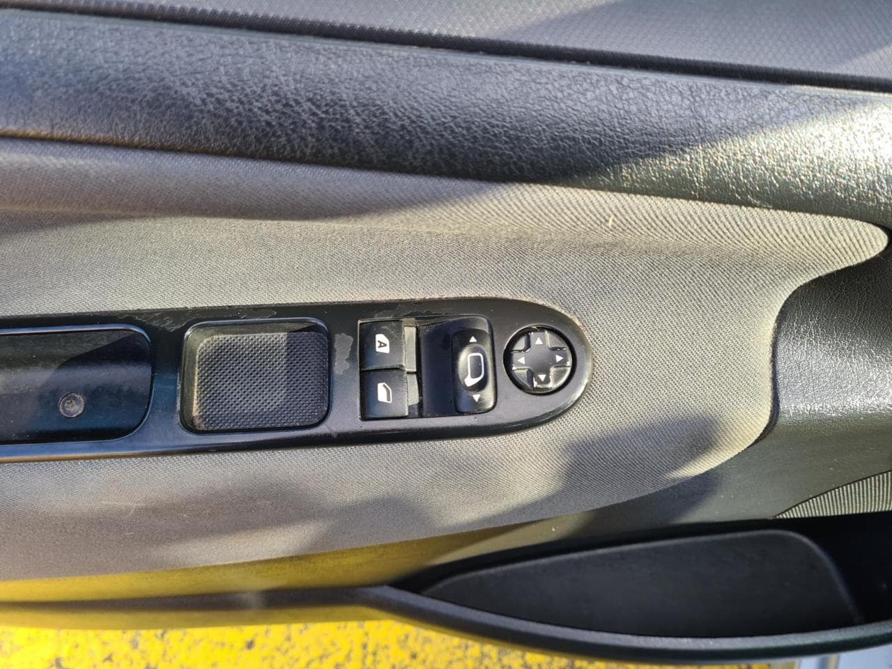 2010 Peugeot 207 - 14