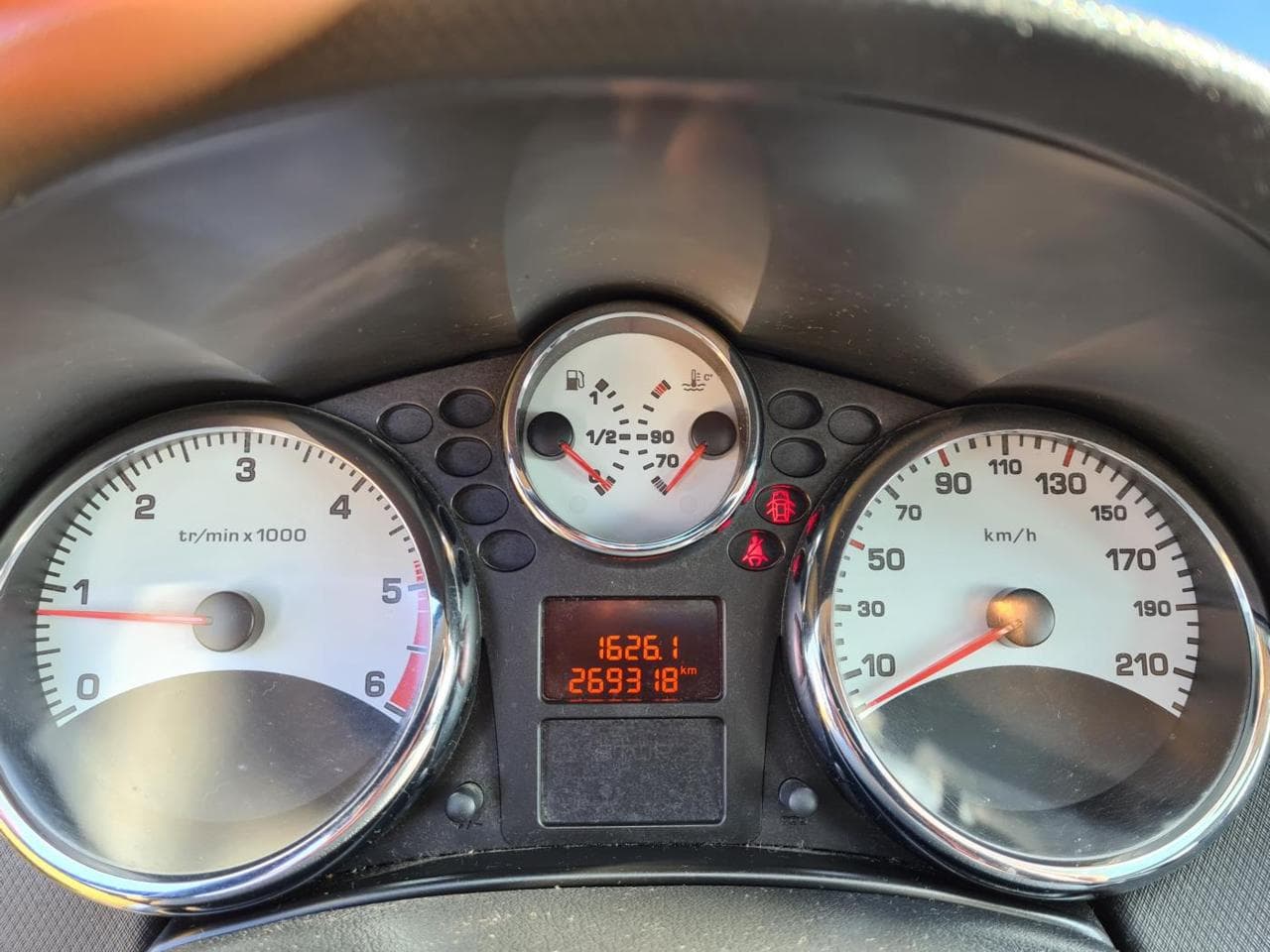 2010 Peugeot 207 - 11