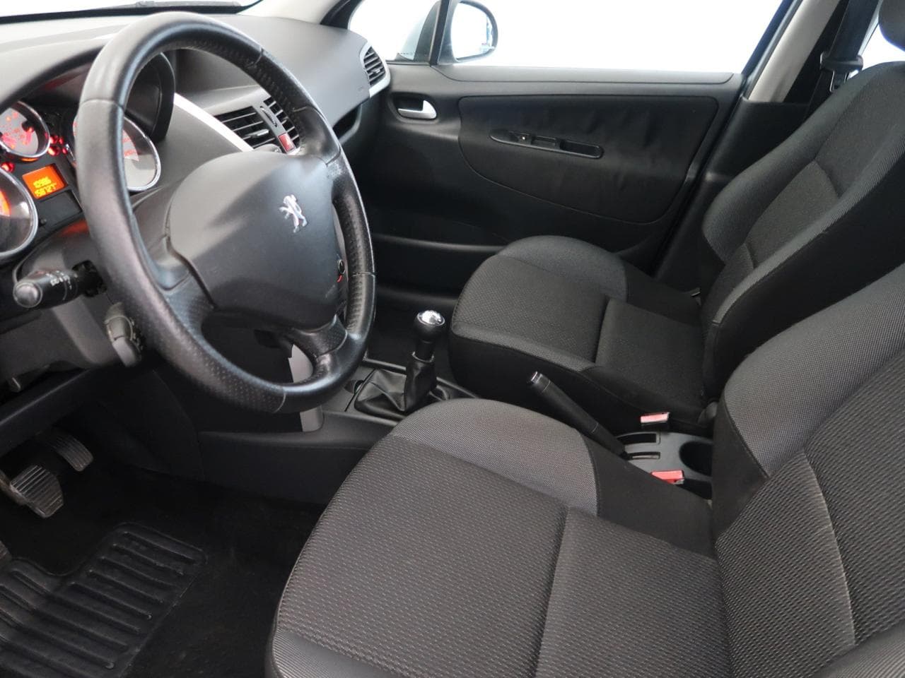2012 Peugeot 207 - 16