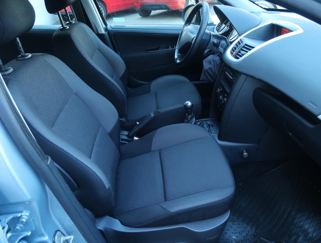 2011 Peugeot 207 - 12
