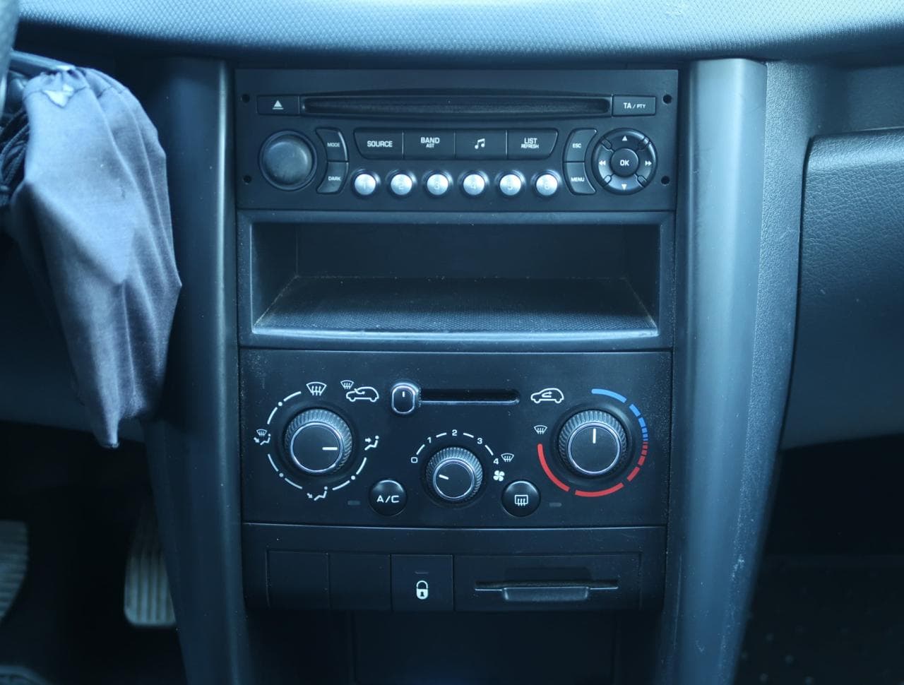 2011 Peugeot 207 - 18