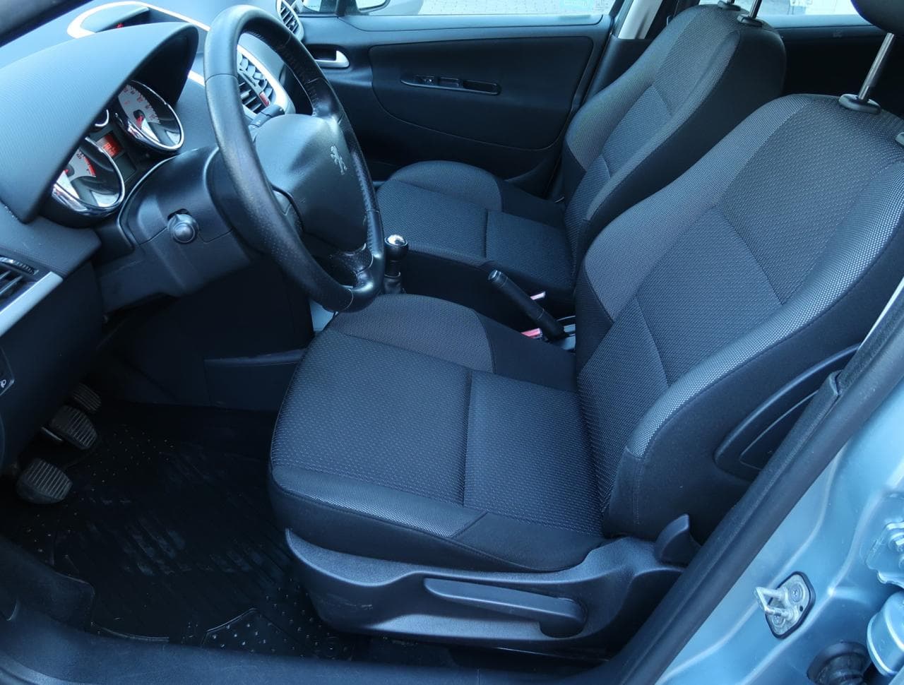 2011 Peugeot 207 - 16