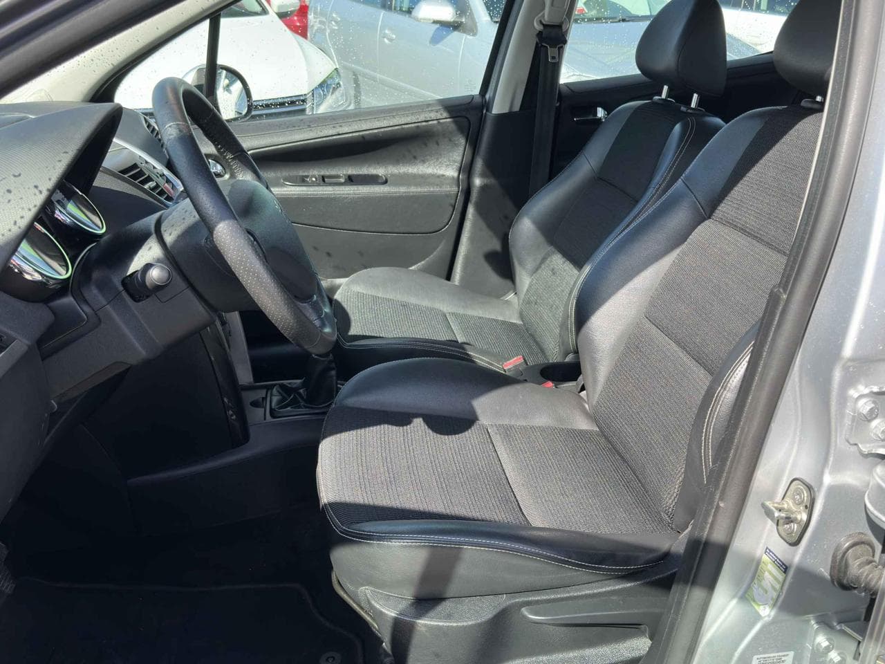 2011 Peugeot 207 - 17