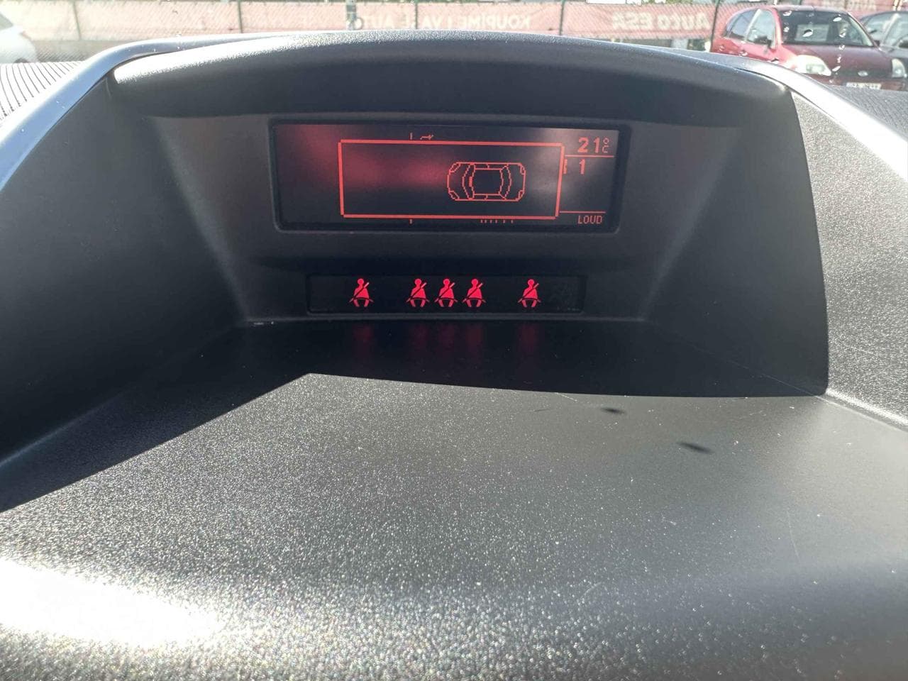 2011 Peugeot 207 - 26
