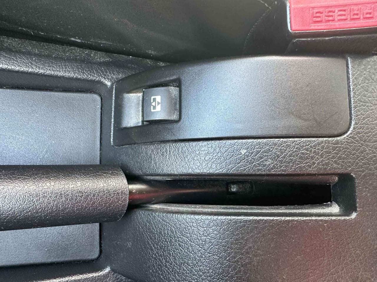 2011 Peugeot 207 - 29