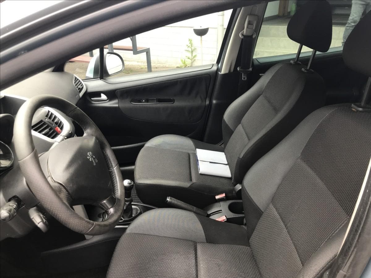 2012 Peugeot 207 - 13