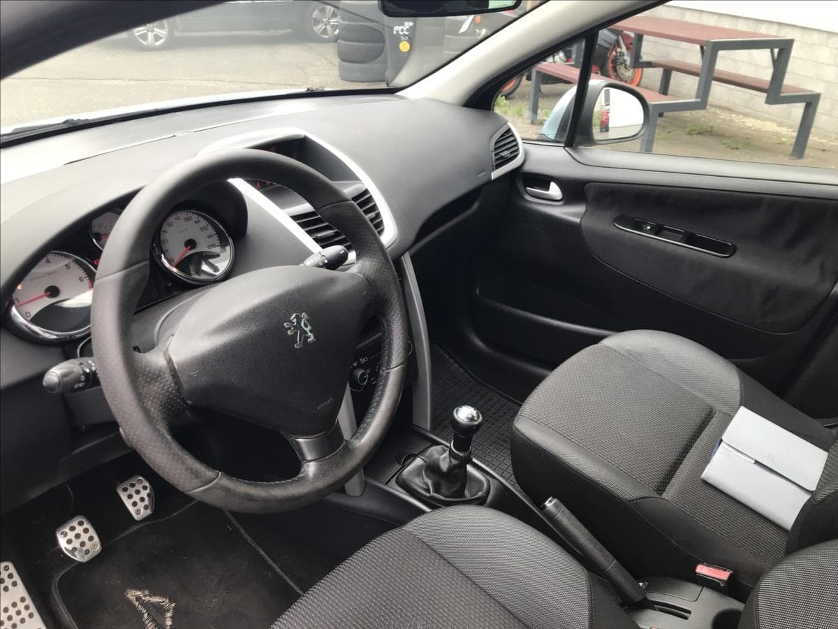 2012 Peugeot 207 - 11