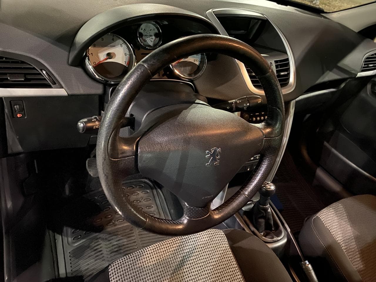 2010 Peugeot 207 - 20
