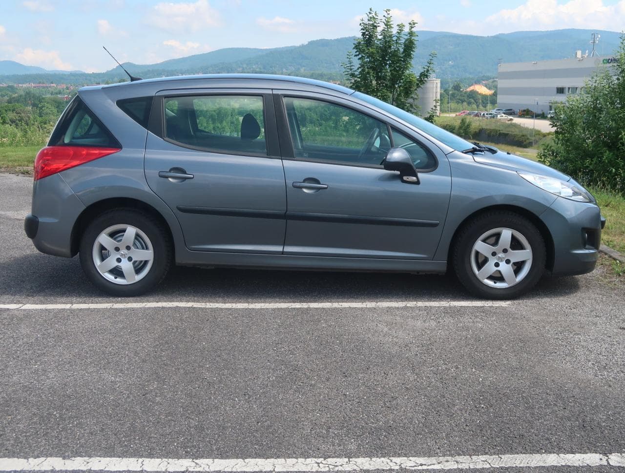 2010 Peugeot 207 - 12