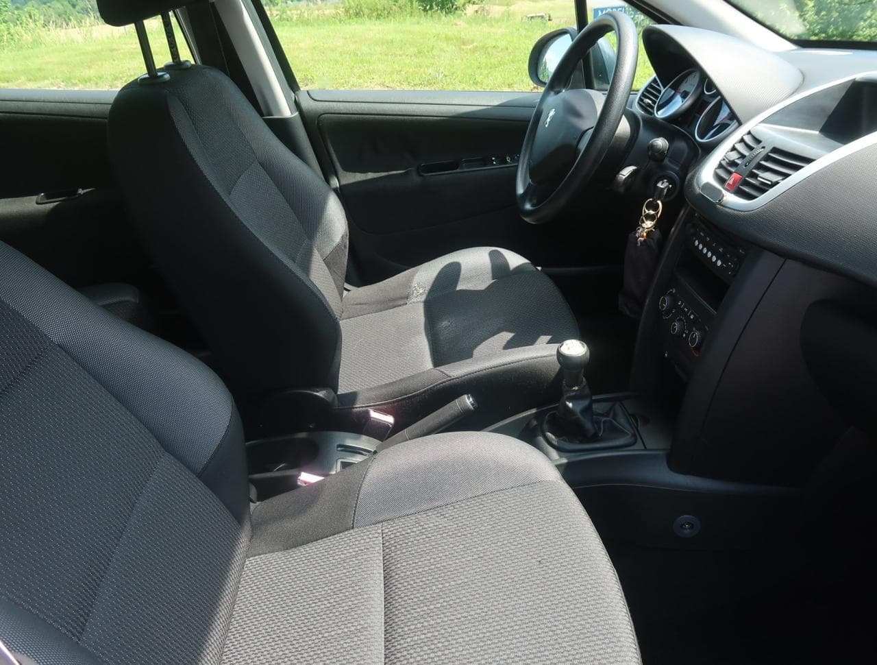 2010 Peugeot 207 - 19