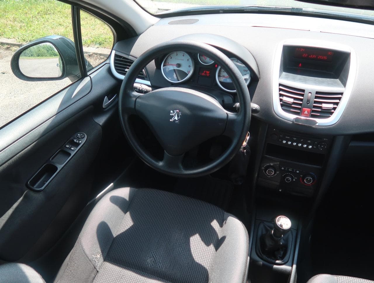 2010 Peugeot 207 - 14