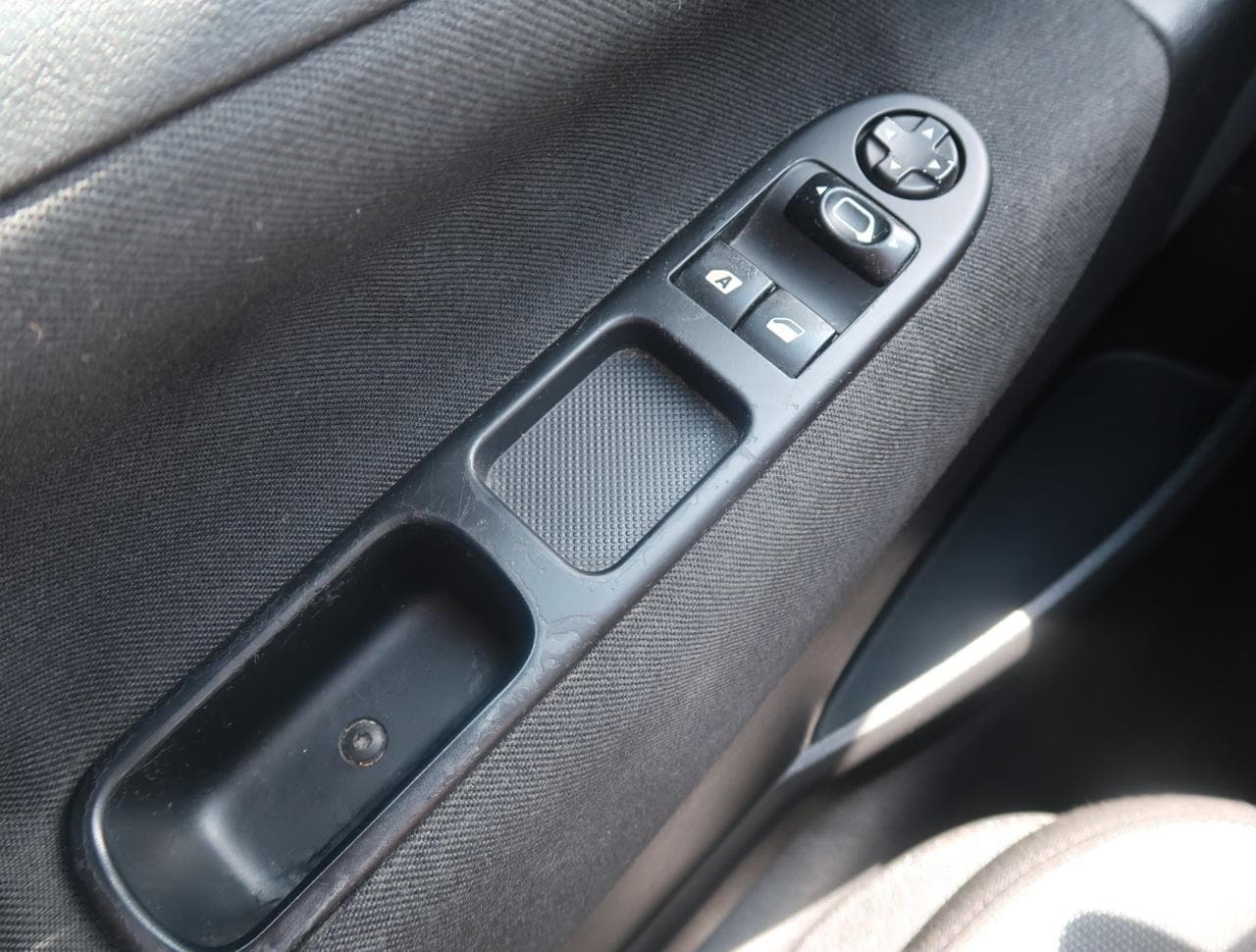2010 Peugeot 207 - 30