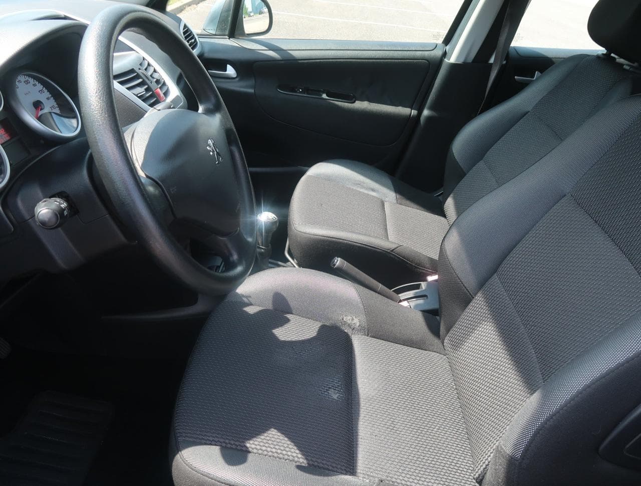 2010 Peugeot 207 - 26