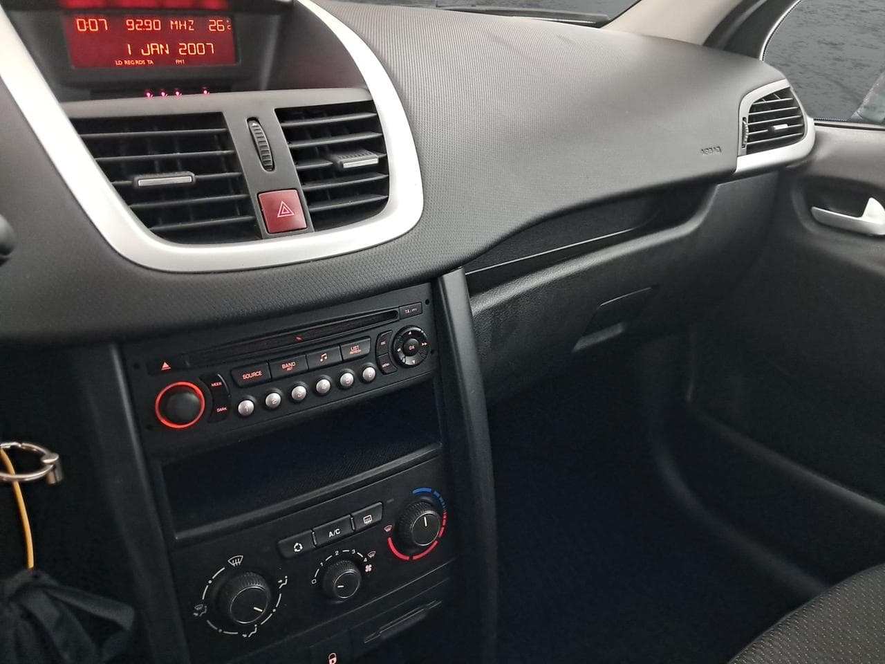 2011 Peugeot 207 - 18