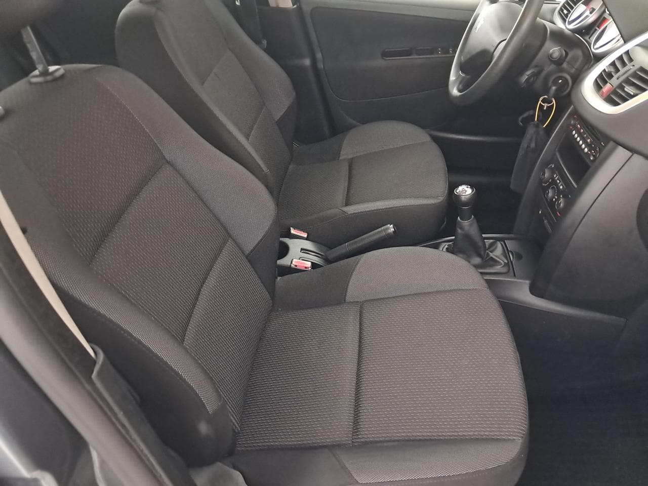 2011 Peugeot 207 - 12