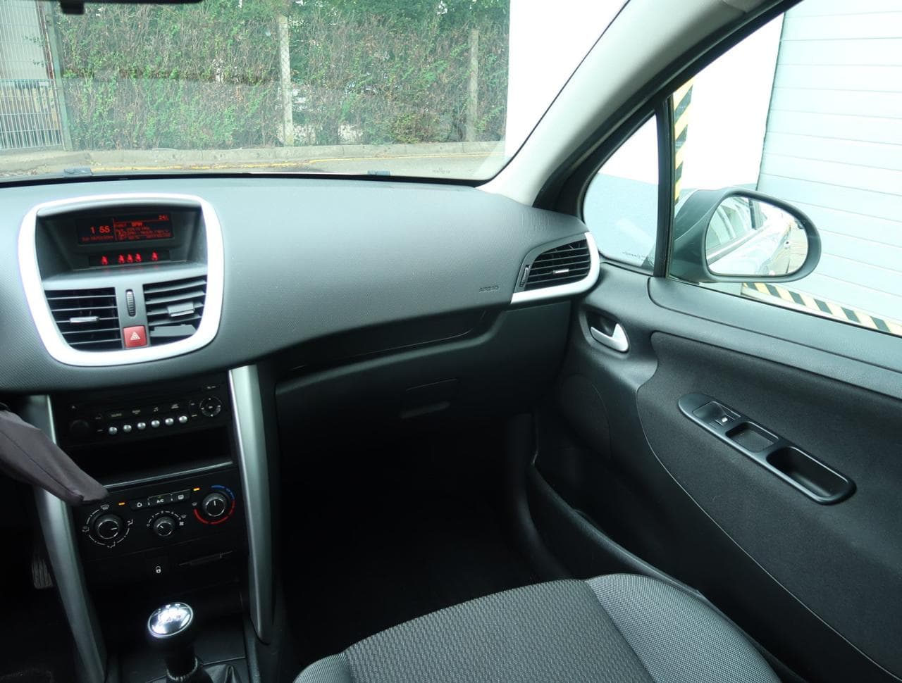 2012 Peugeot 207 - 11