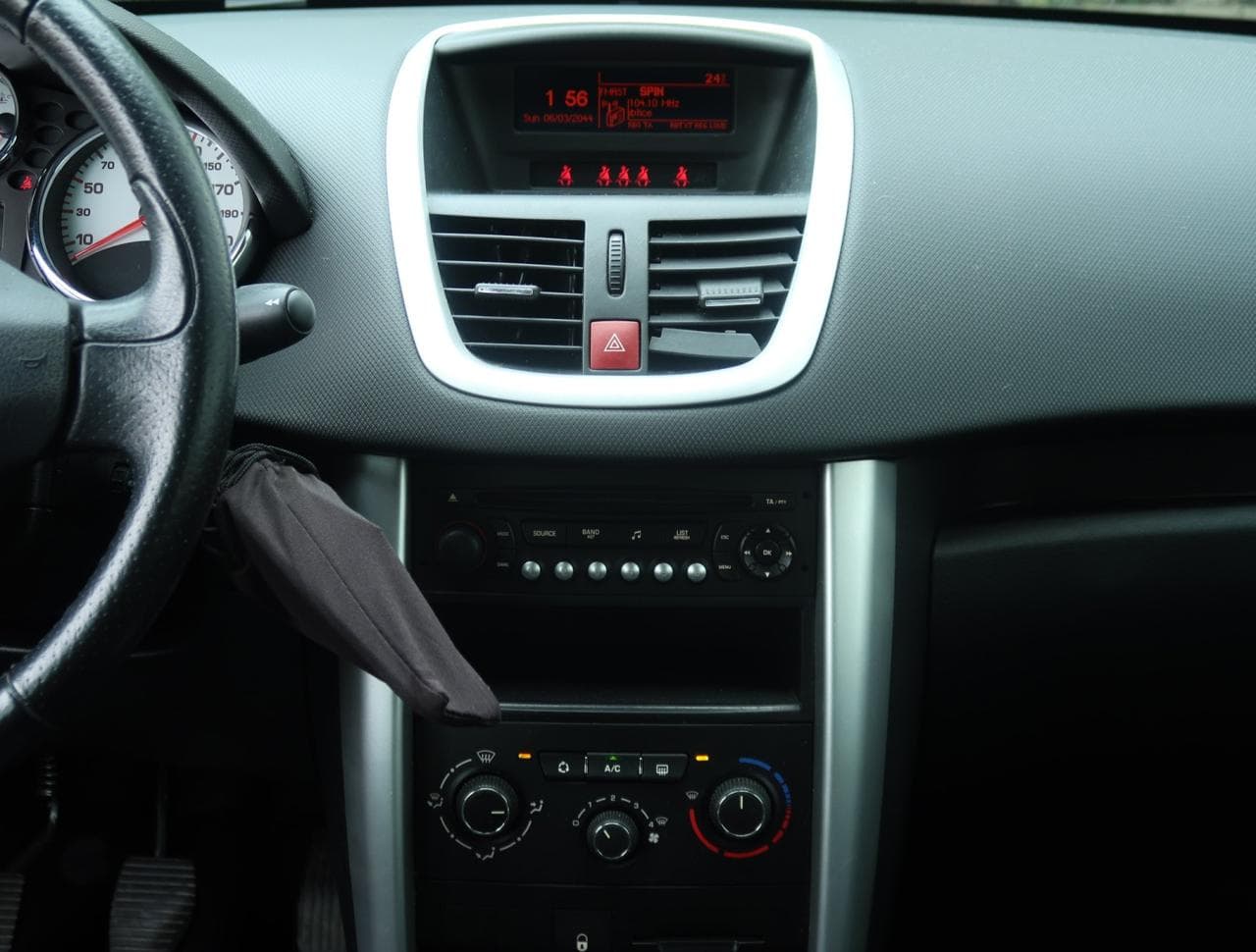 2012 Peugeot 207 - 18