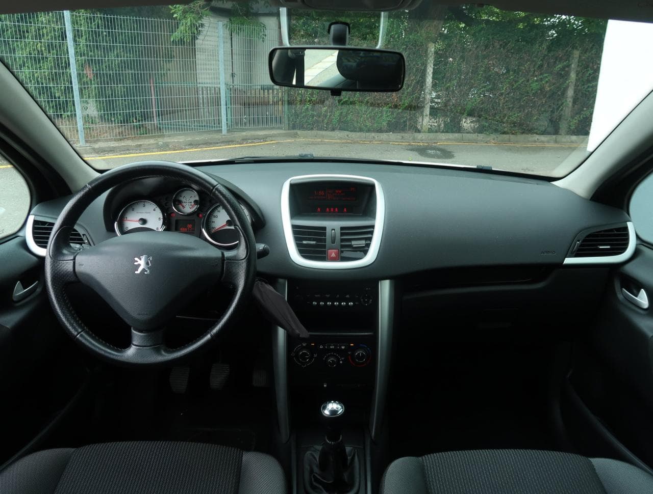 2012 Peugeot 207 - 10