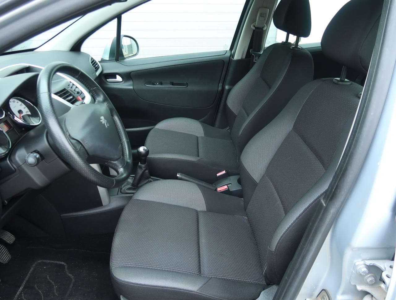2012 Peugeot 207 - 16
