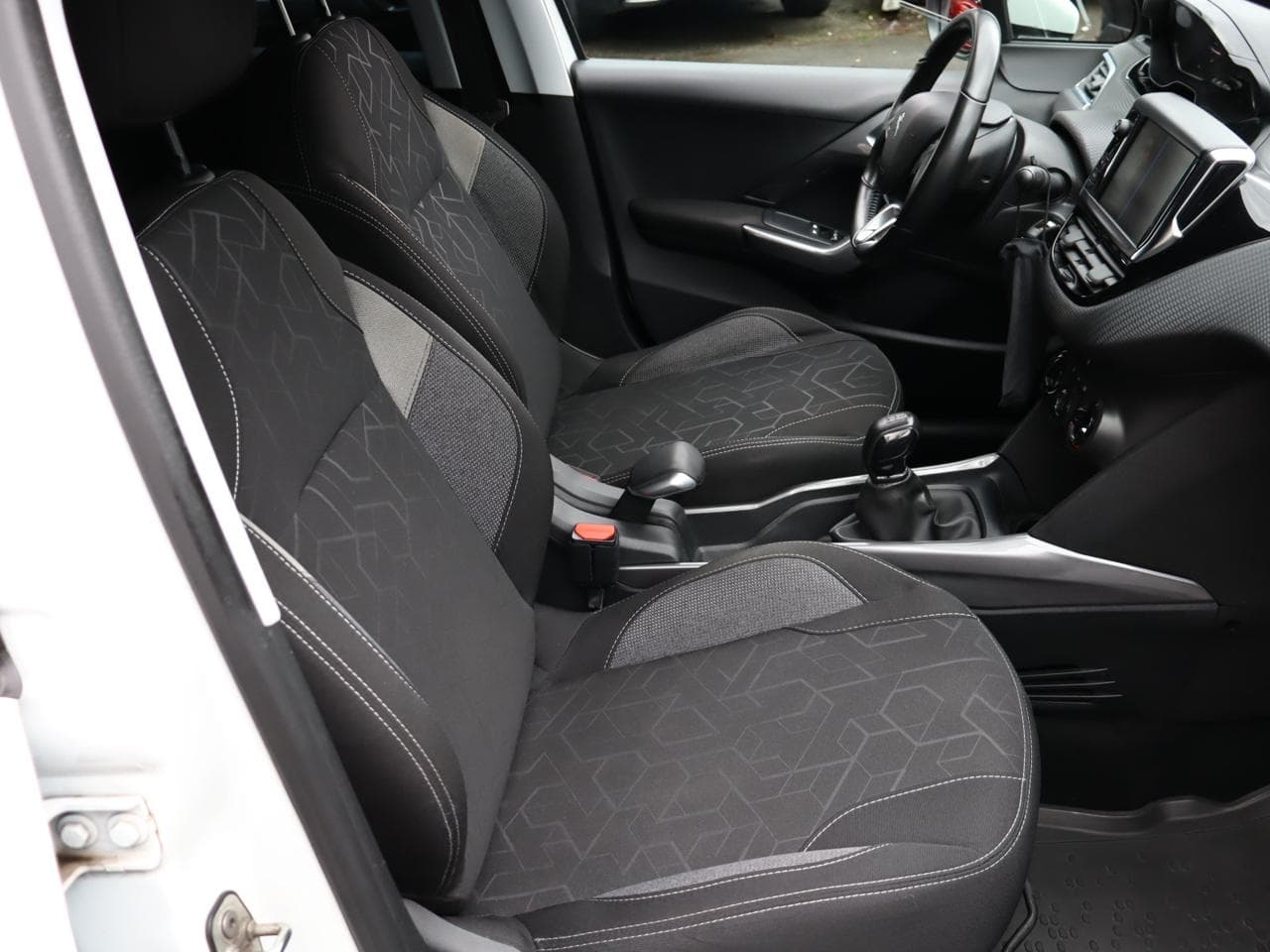 2018 Peugeot 2008 - 10