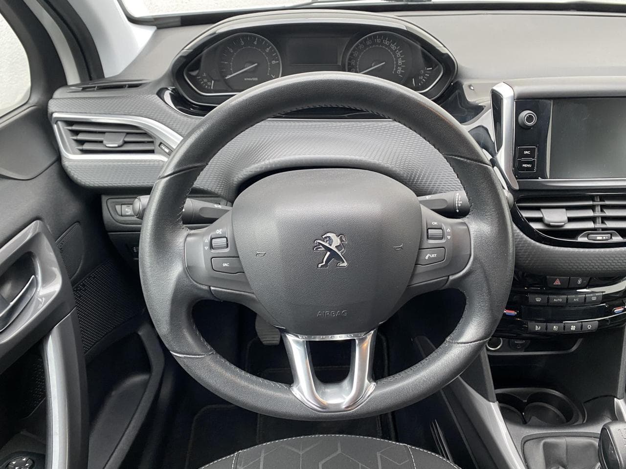 2017 Peugeot 2008 - 11