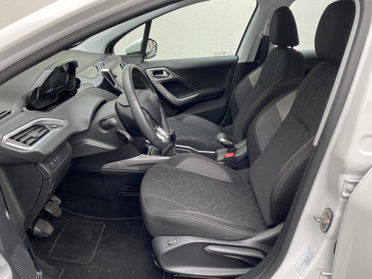 2017 Peugeot 2008 - 9