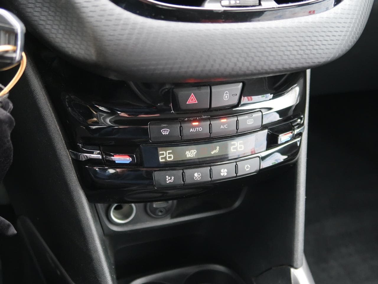 2018 Peugeot 2008 - 19