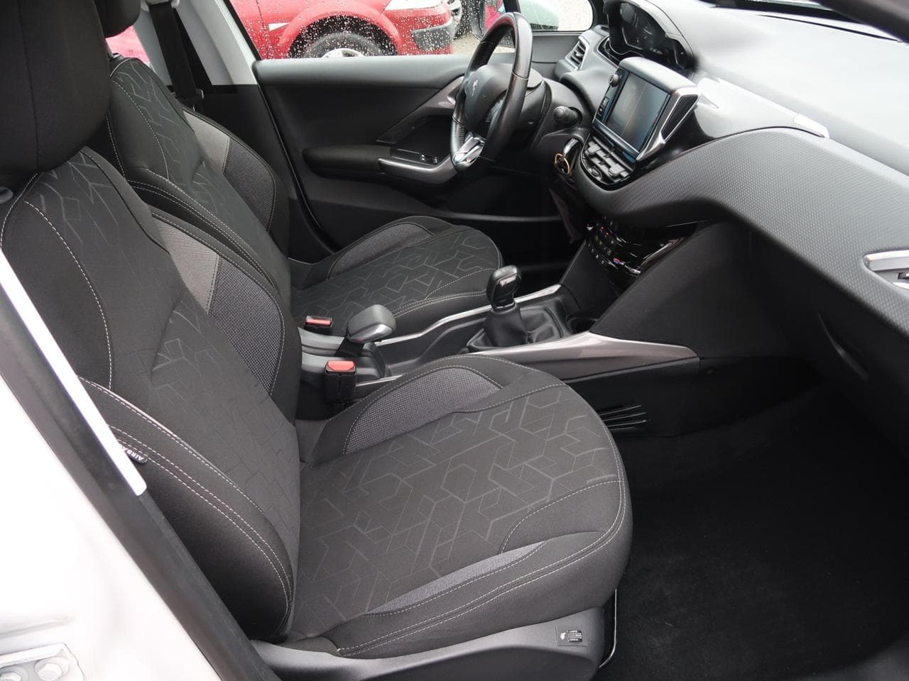 2018 Peugeot 2008 - 12