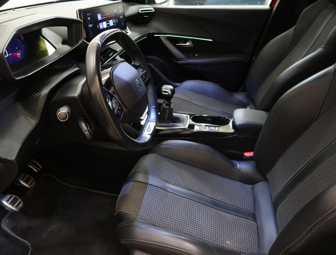 2020 Peugeot 2008 - 14