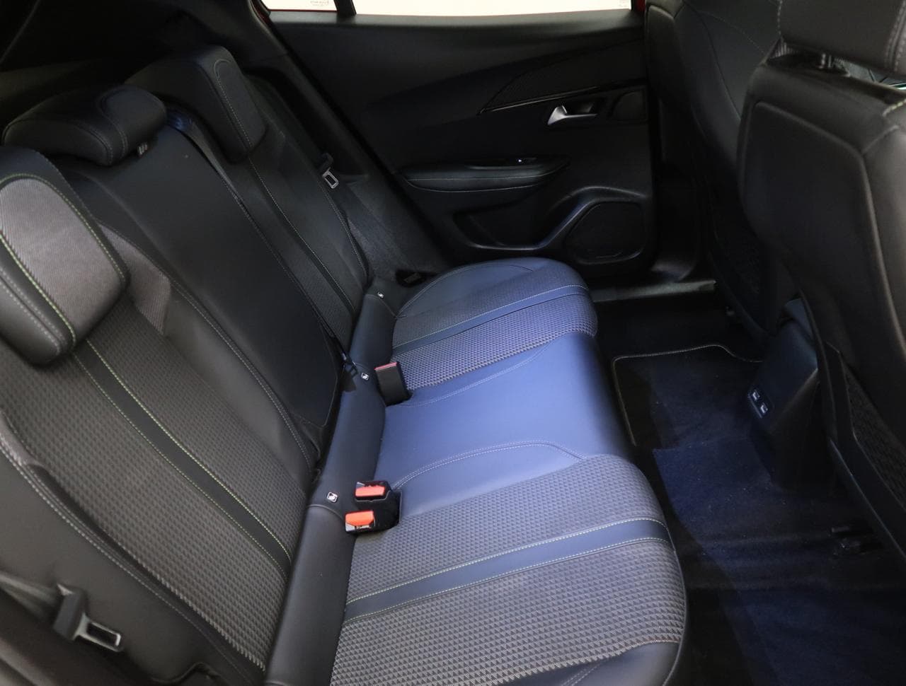 2020 Peugeot 2008 - 13