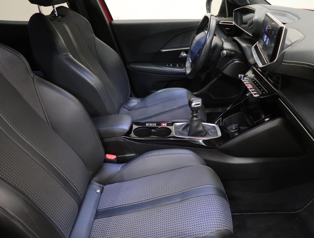 2020 Peugeot 2008 - 12