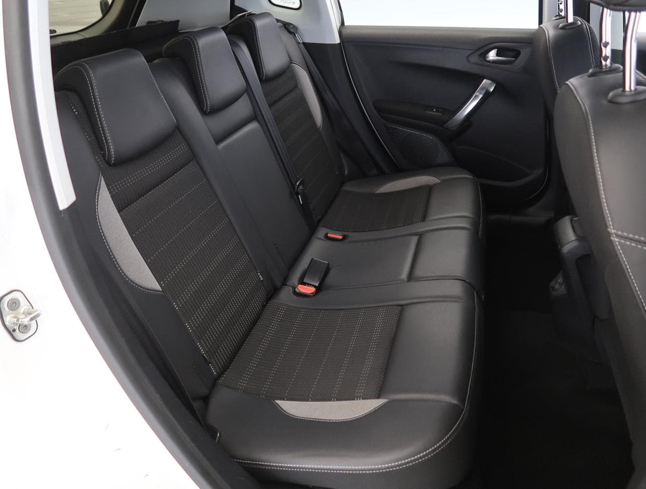 2015 Peugeot 2008 - 13