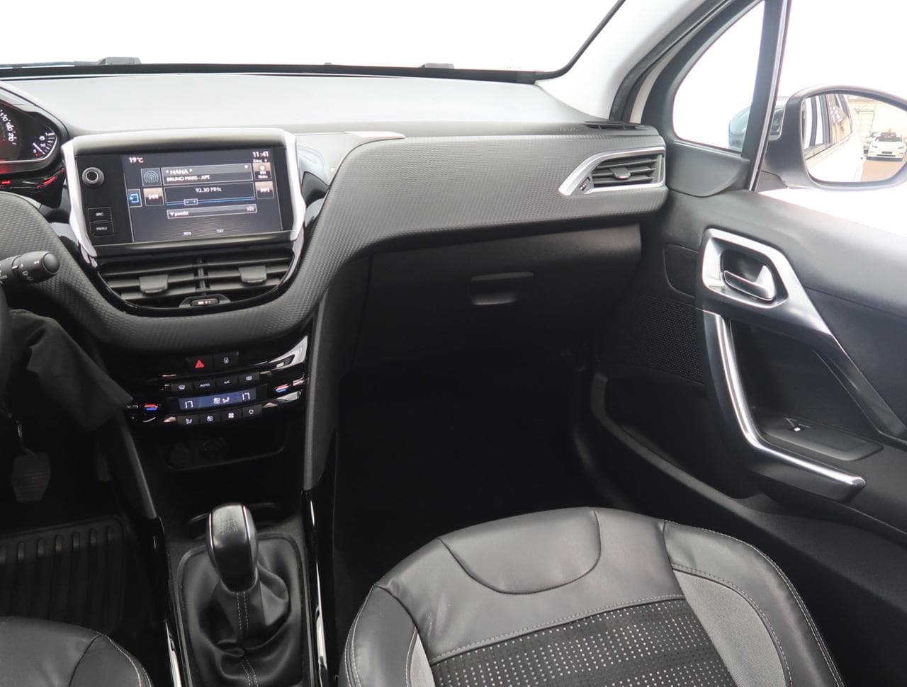 2015 Peugeot 2008 - 11