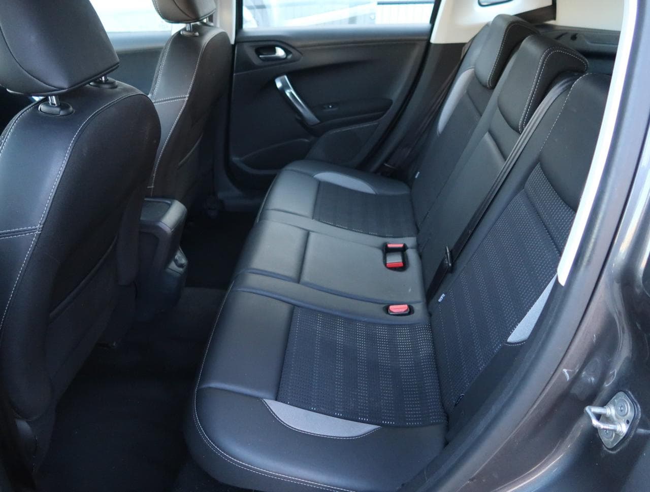 2017 Peugeot 2008 - 15