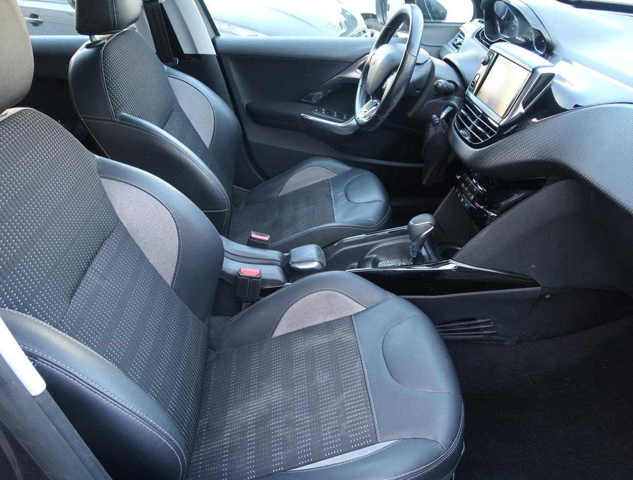 2017 Peugeot 2008 - 12